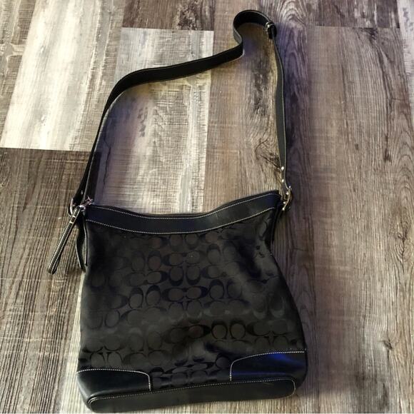 Coach hobo pattern black signature black canvas leather crossbody bag - Picture 3 of 8